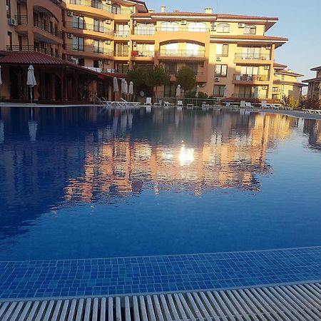 Private Apartment In Star Dreams Complex Sveti Vlas Bagian luar foto