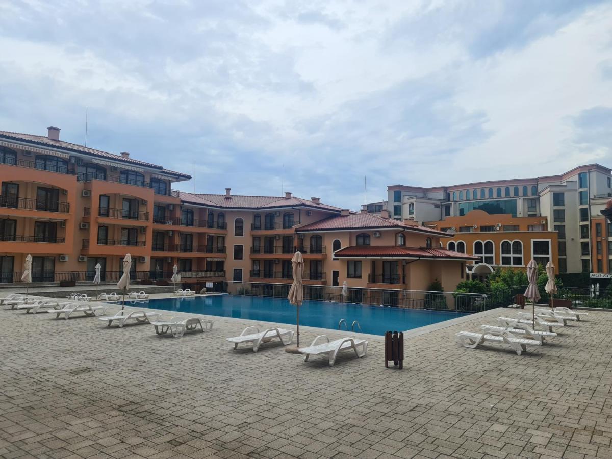 Private Apartment In Star Dreams Complex Sveti Vlas Bagian luar foto
