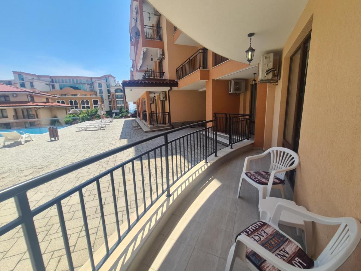 Private Apartment In Star Dreams Complex Sveti Vlas Bagian luar foto