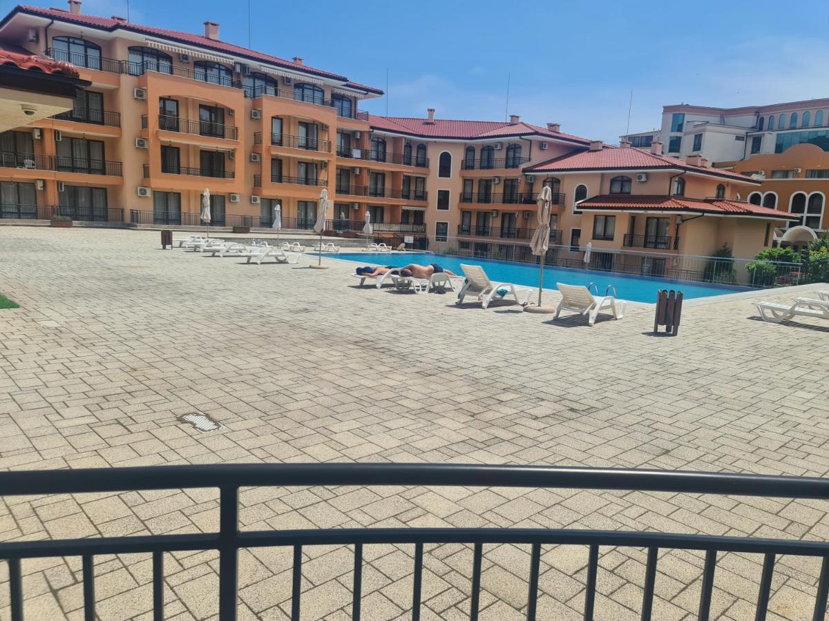 Private Apartment In Star Dreams Complex Sveti Vlas Bagian luar foto