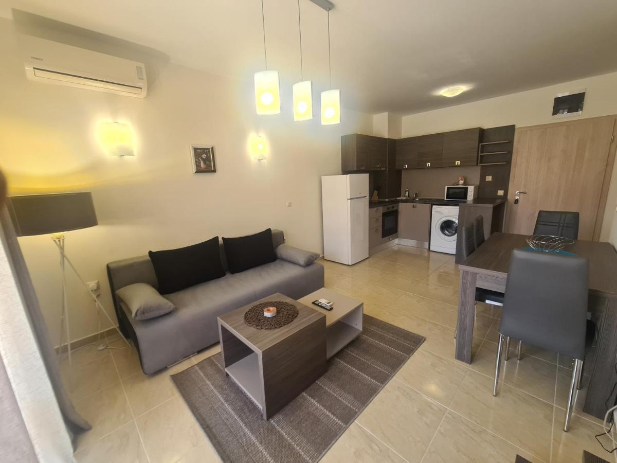 Private Apartment In Star Dreams Complex Sveti Vlas Bagian luar foto