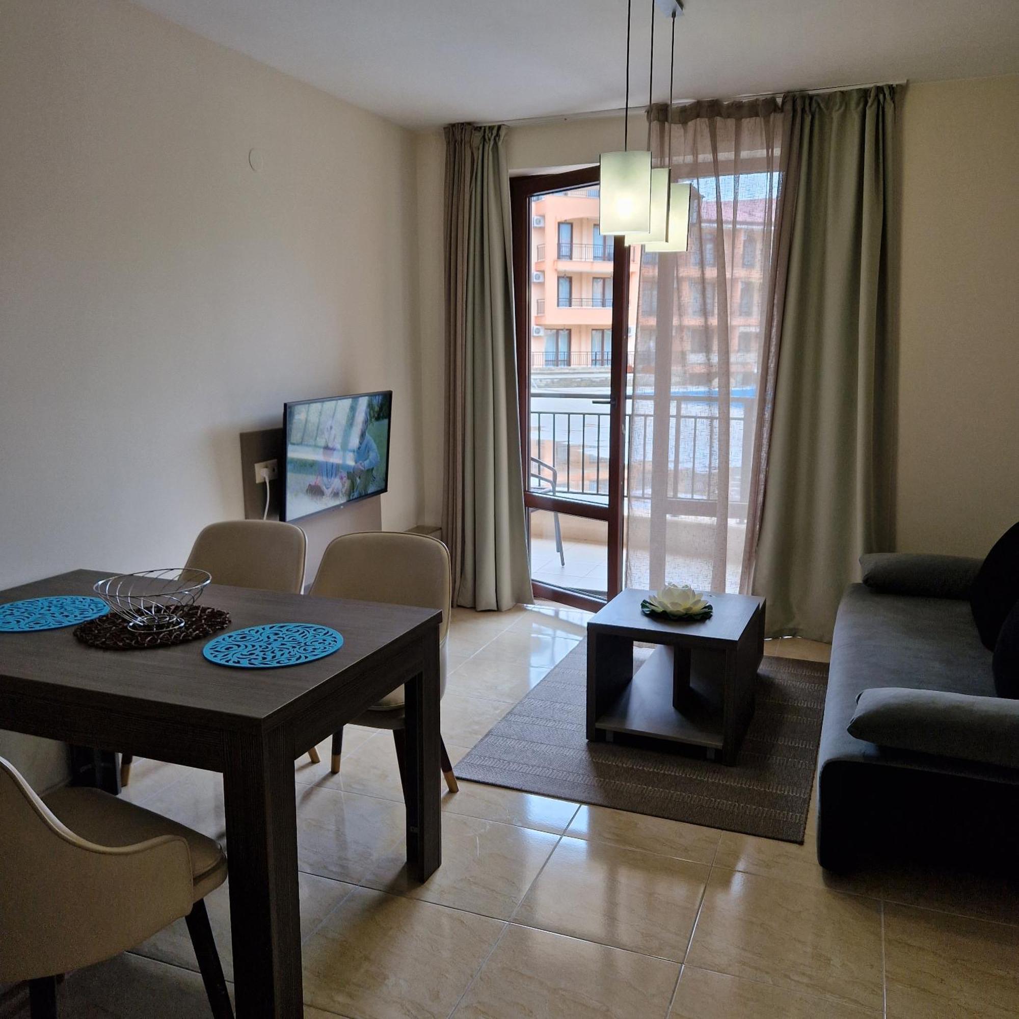 Private Apartment In Star Dreams Complex Sveti Vlas Bagian luar foto