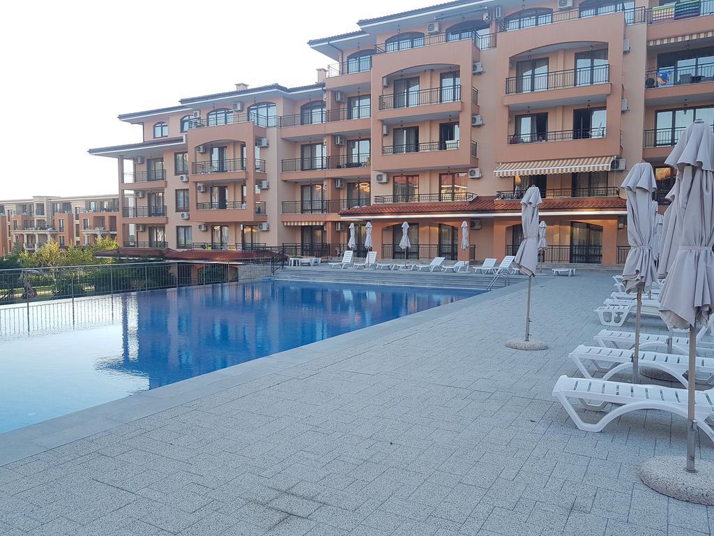 Private Apartment In Star Dreams Complex Sveti Vlas Bagian luar foto