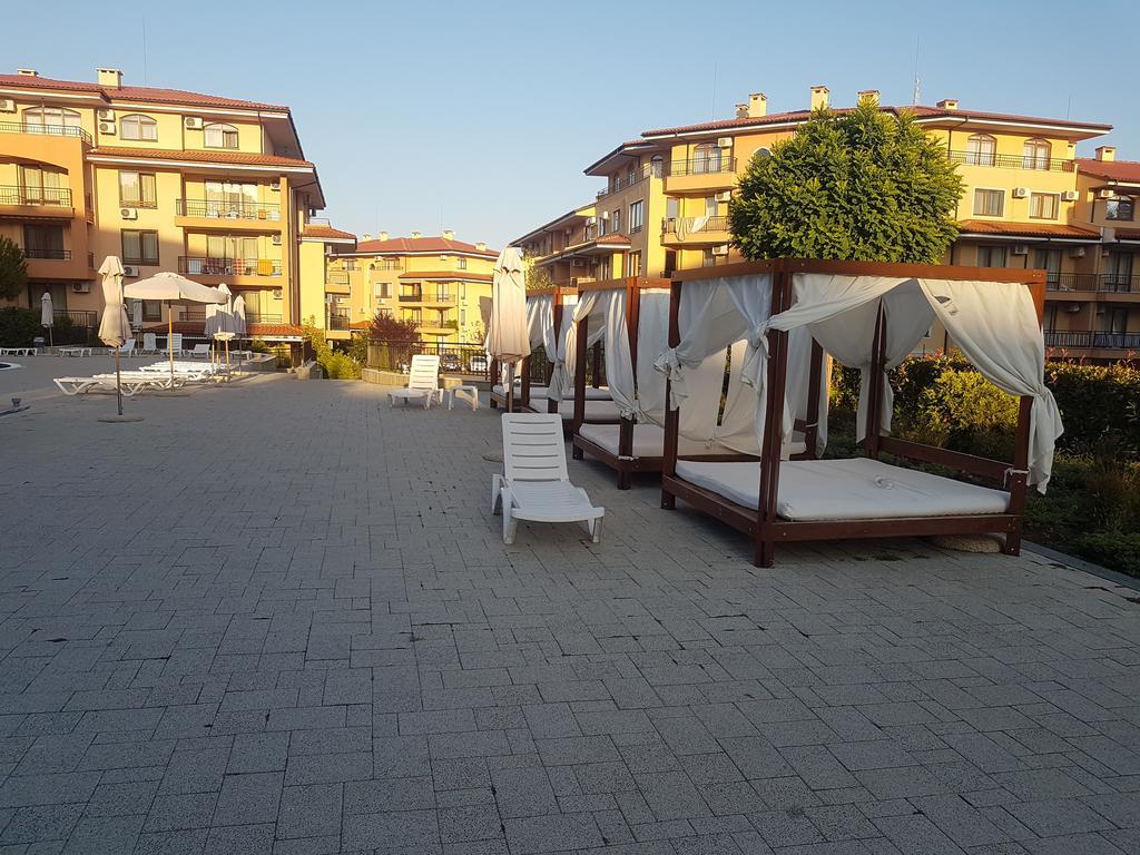 Private Apartment In Star Dreams Complex Sveti Vlas Bagian luar foto