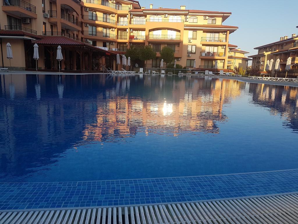 Private Apartment In Star Dreams Complex Sveti Vlas Bagian luar foto