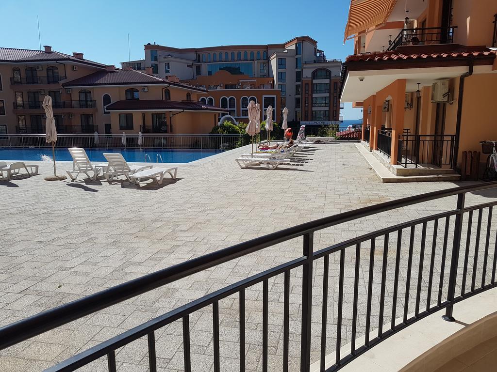 Private Apartment In Star Dreams Complex Sveti Vlas Bagian luar foto